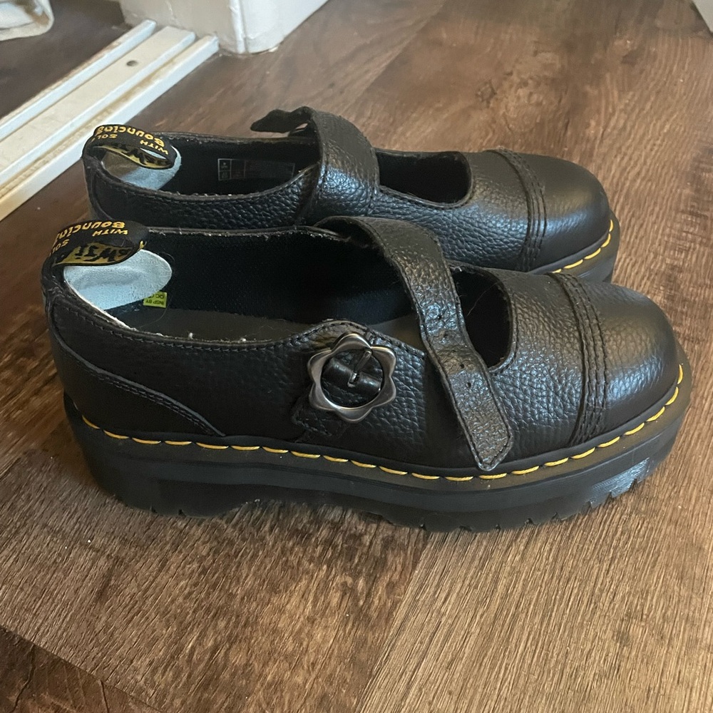 Women’s doc martens Addina Flower size 10 like new